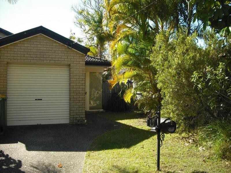 2/17 Barton Avenue, Southport QLD 4215