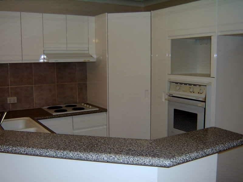 2/17 Barton Avenue, Southport QLD 4215