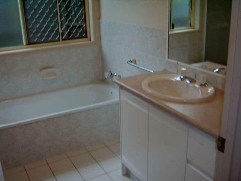 2/17 Barton Avenue, Southport QLD 4215