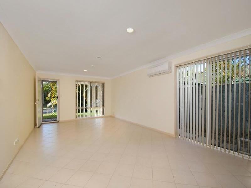 1/13 Kenny Drive, Labrador QLD 4215