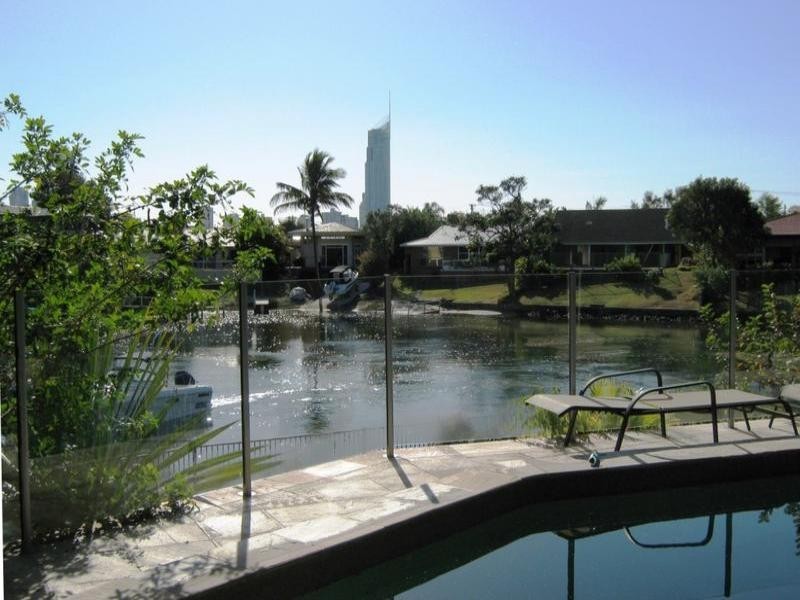 18 La Spezia Court, Isle Of Capri QLD 4217