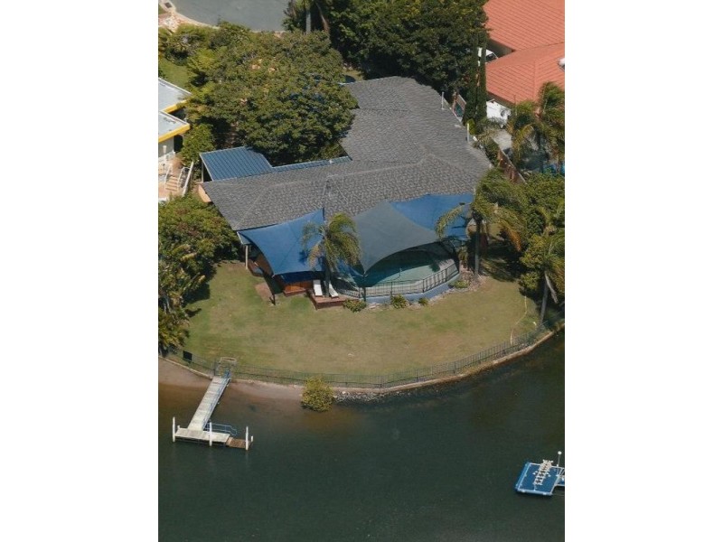 18 La Spezia Court, Isle Of Capri QLD 4217