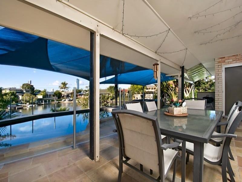 18 La Spezia Court, Isle Of Capri QLD 4217