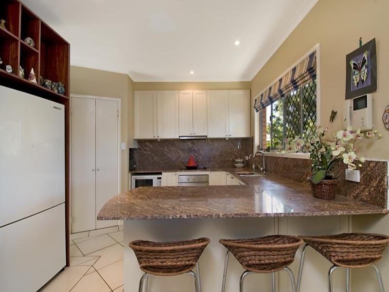 18 La Spezia Court, Isle Of Capri QLD 4217