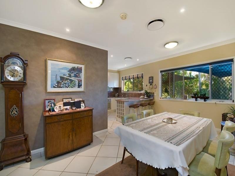 18 La Spezia Court, Isle Of Capri QLD 4217