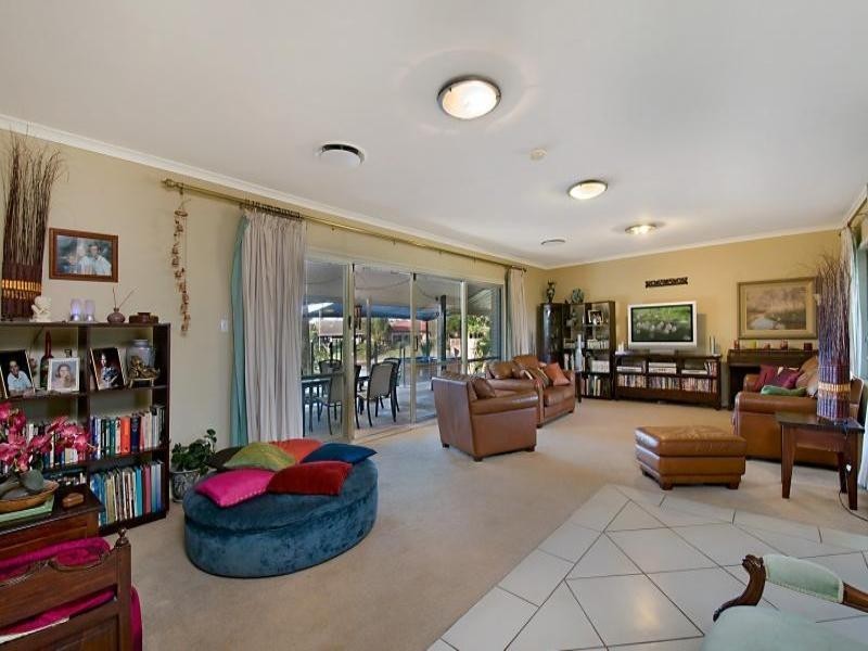 18 La Spezia Court, Isle Of Capri QLD 4217