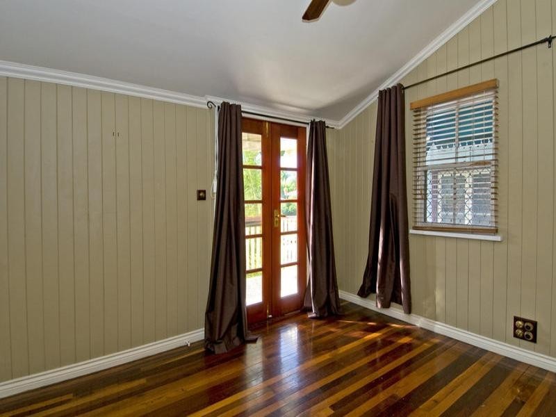 10 Little Norman Street, Southport QLD 4215