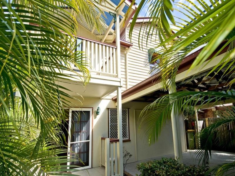 10 Little Norman Street, Southport QLD 4215