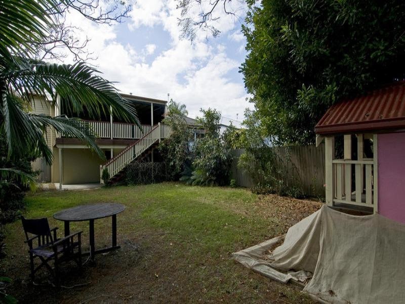 10 Little Norman Street, Southport QLD 4215