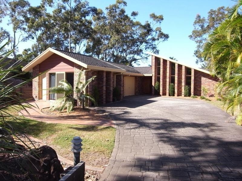 11 Anthea Court, Benowa QLD 4217