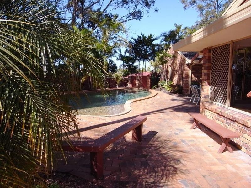 11 Anthea Court, Benowa QLD 4217