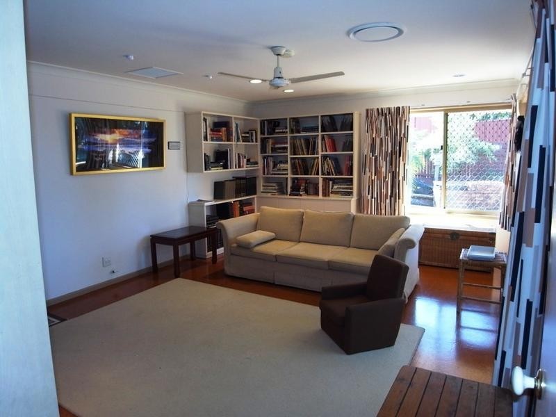 11 Anthea Court, Benowa QLD 4217