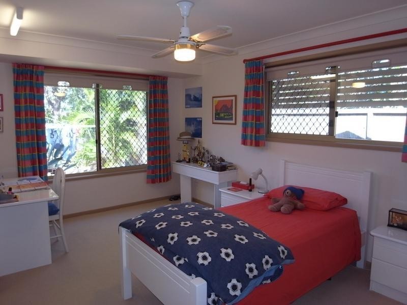 11 Anthea Court, Benowa QLD 4217