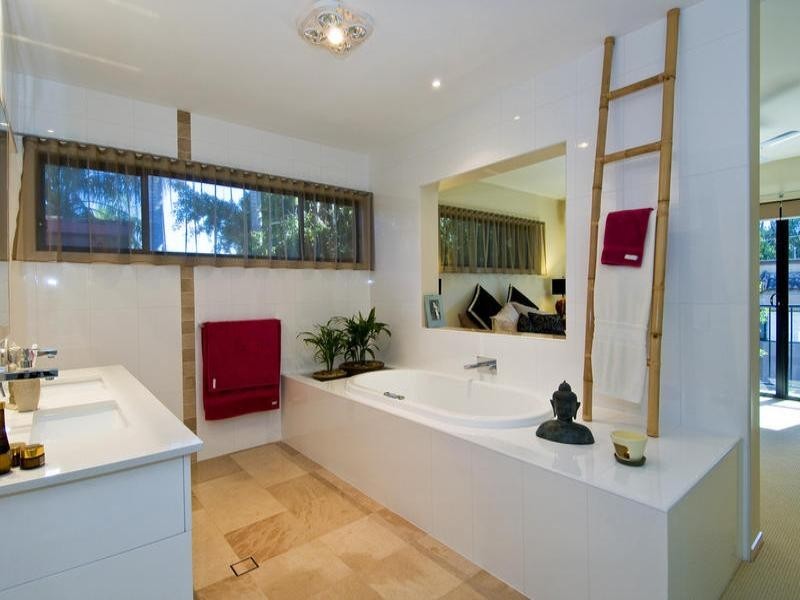 1/5 Heeb Street, Bundall QLD 4217