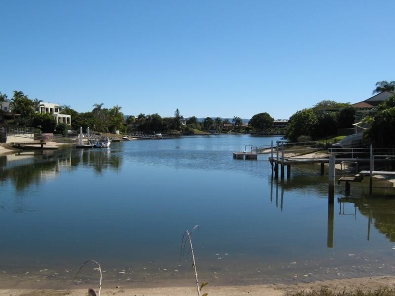 6 Argyle Crescent, Sorrento QLD 4217