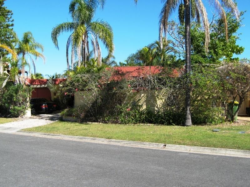 6 Argyle Crescent, Sorrento QLD 4217