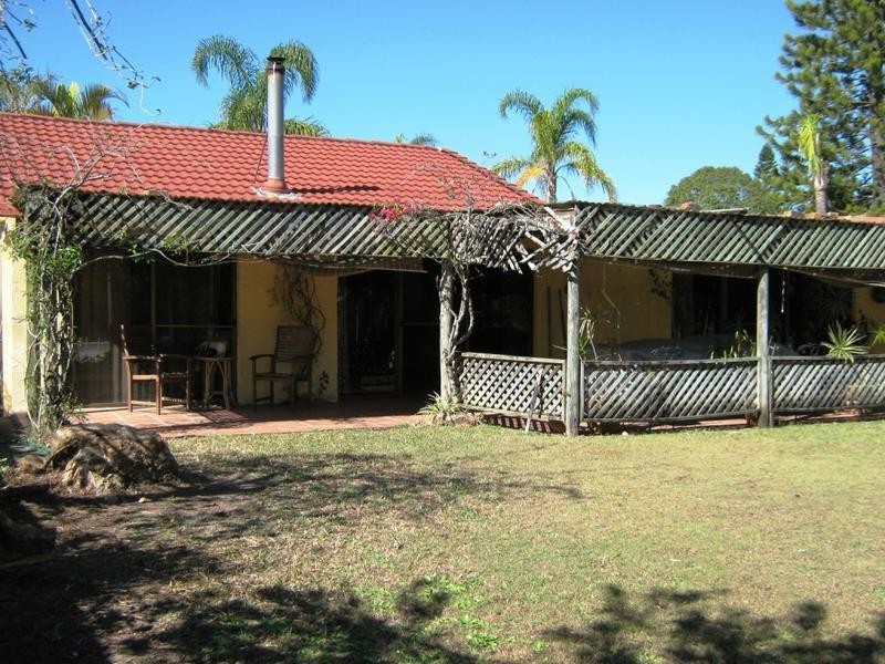 6 Argyle Crescent, Sorrento QLD 4217