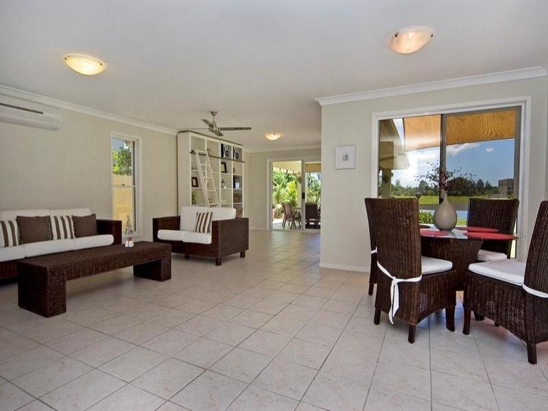 22 Parkwater Point, Helensvale QLD 4212