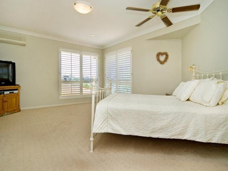 22 Parkwater Point, Helensvale QLD 4212