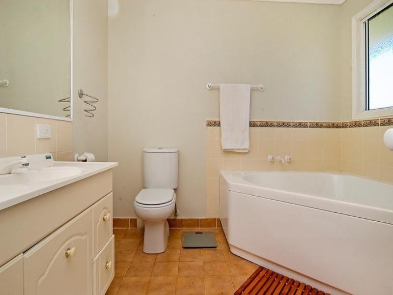 22 Parkwater Point, Helensvale QLD 4212