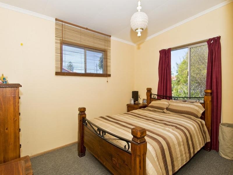 38 Dawn Parade, Miami QLD 4220