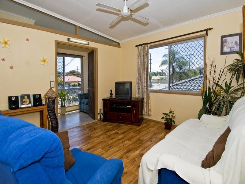 38 Dawn Parade, Miami QLD 4220