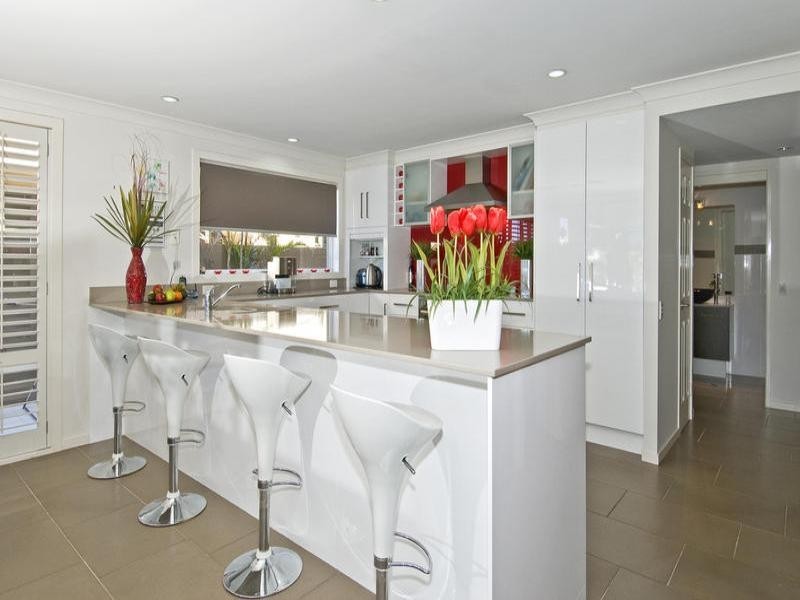 52 Edinburgh Road, Benowa QLD 4217