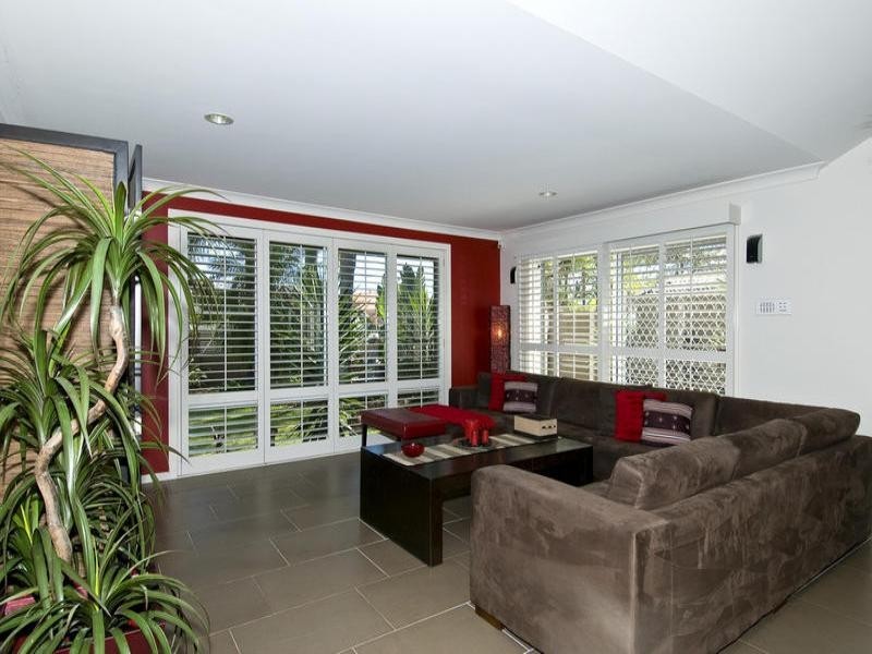 52 Edinburgh Road, Benowa QLD 4217