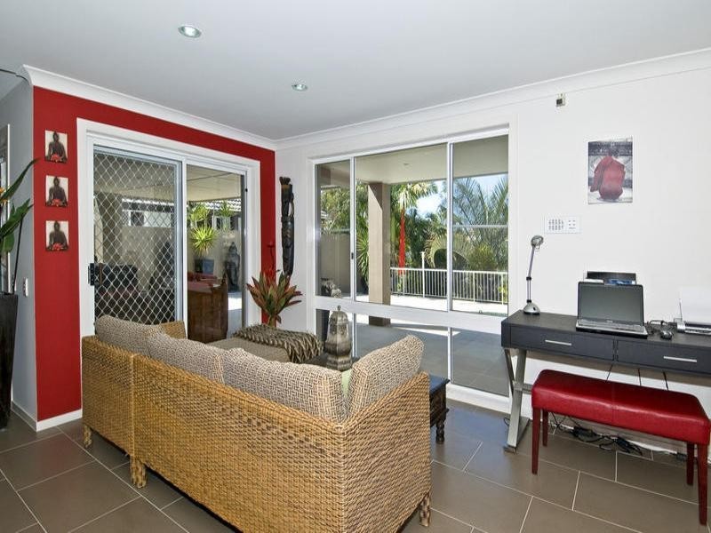 52 Edinburgh Road, Benowa QLD 4217