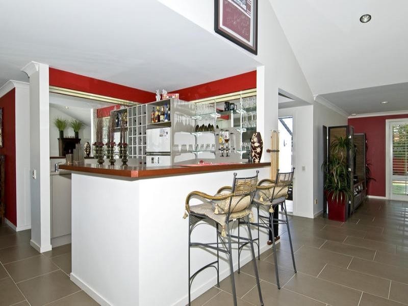 52 Edinburgh Road, Benowa QLD 4217