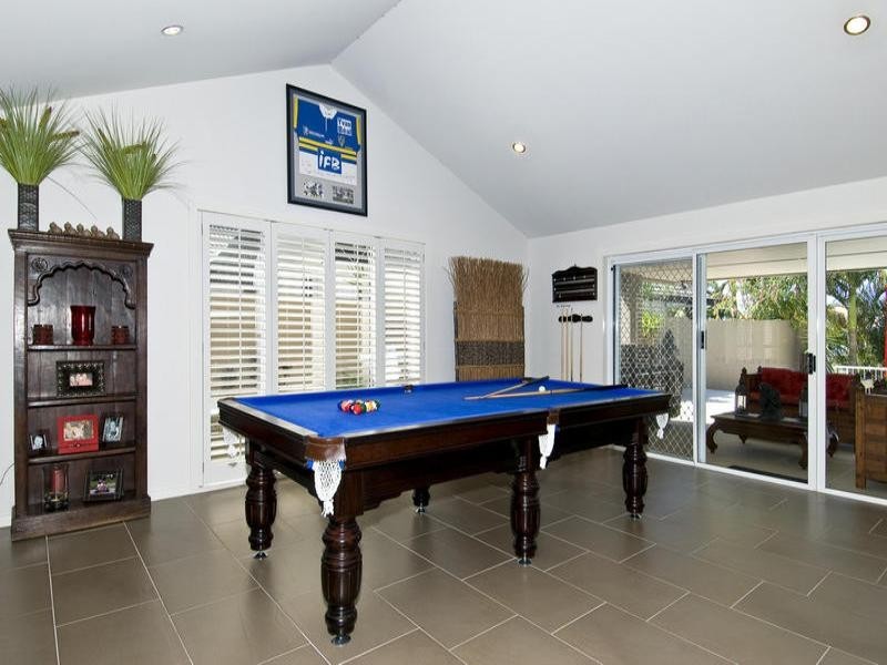 52 Edinburgh Road, Benowa QLD 4217