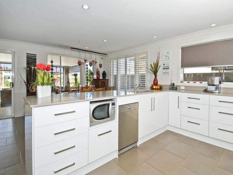 52 Edinburgh Road, Benowa QLD 4217