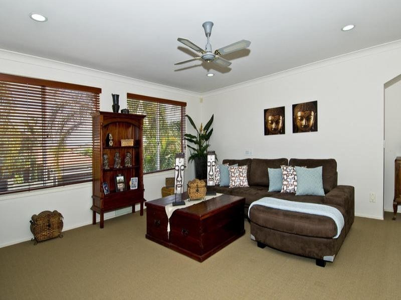 52 Edinburgh Road, Benowa QLD 4217