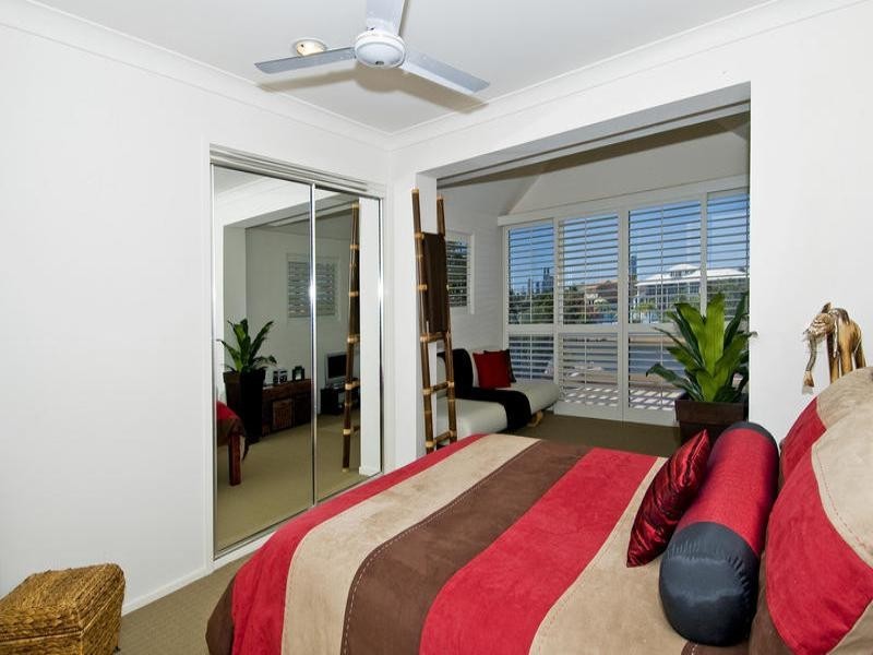 52 Edinburgh Road, Benowa QLD 4217