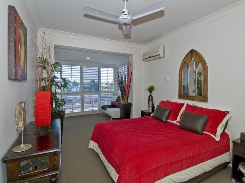 52 Edinburgh Road, Benowa QLD 4217