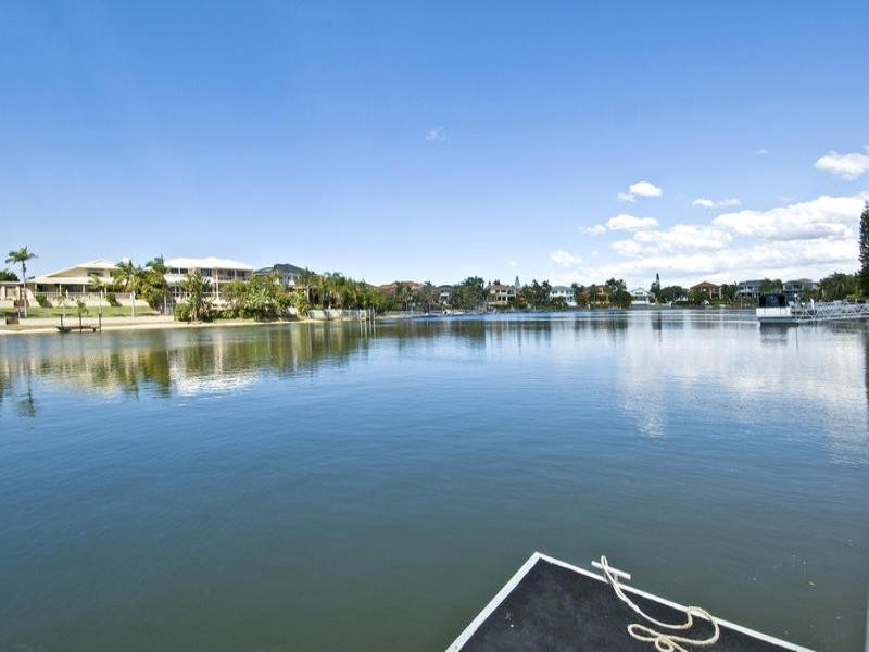 52 Edinburgh Road, Benowa QLD 4217