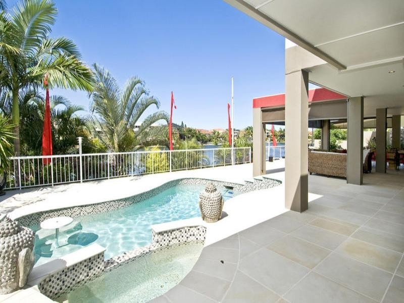 52 Edinburgh Road, Benowa QLD 4217