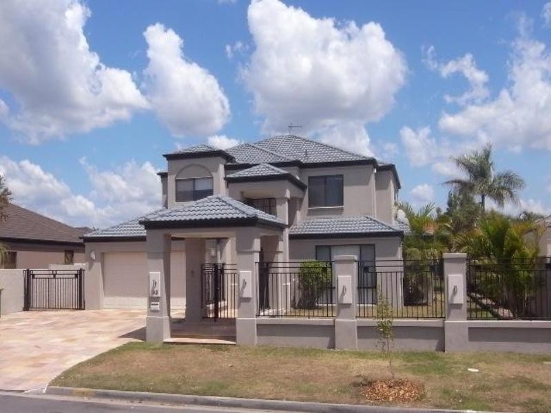 33 Edinburgh Road, Benowa QLD 4217
