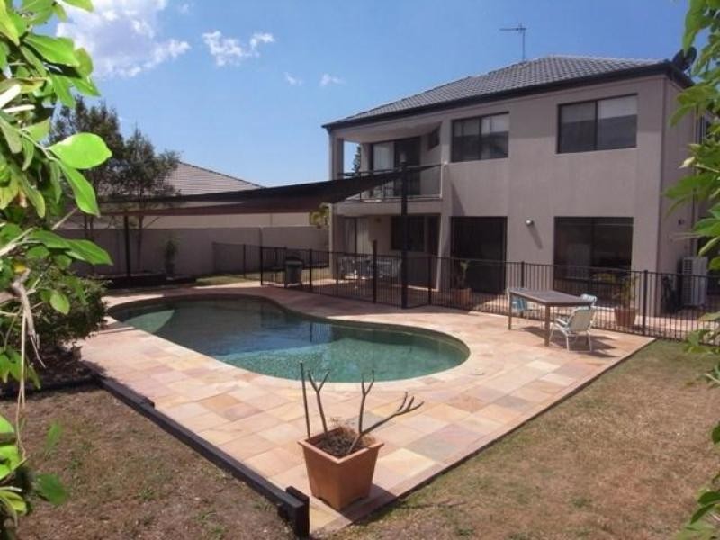 33 Edinburgh Road, Benowa QLD 4217