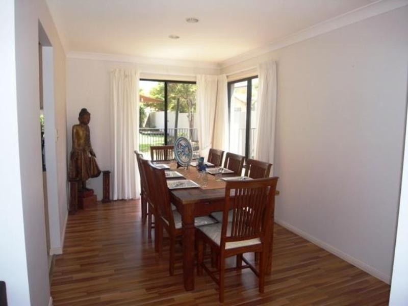 33 Edinburgh Road, Benowa QLD 4217