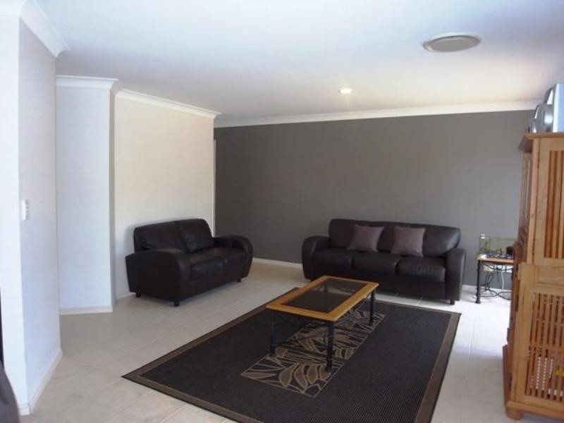 33 Edinburgh Road, Benowa QLD 4217