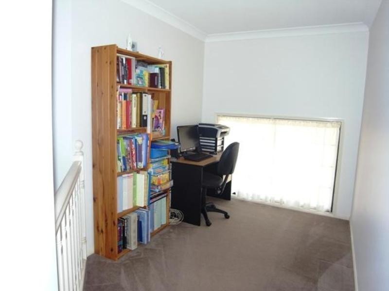 33 Edinburgh Road, Benowa QLD 4217