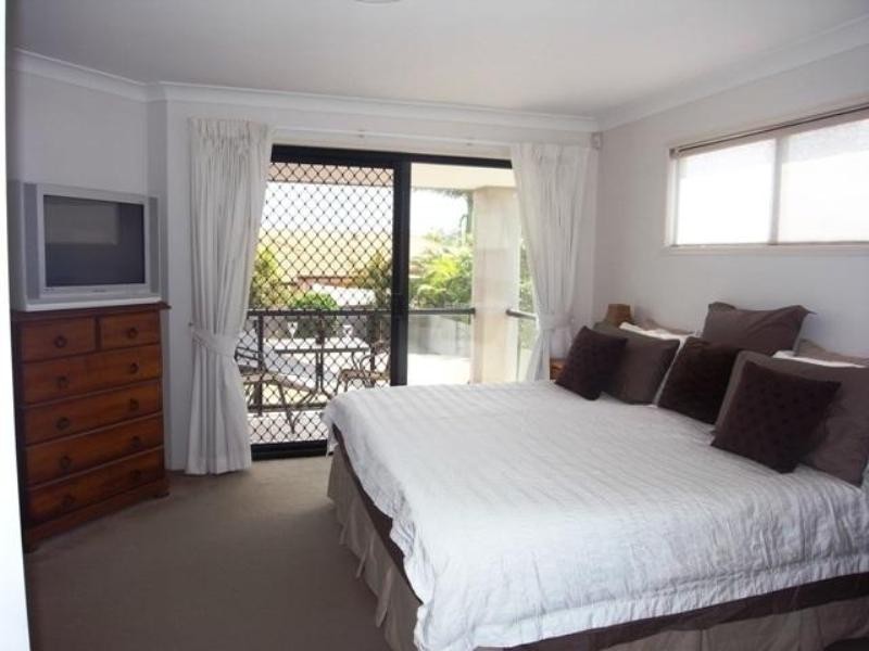33 Edinburgh Road, Benowa QLD 4217