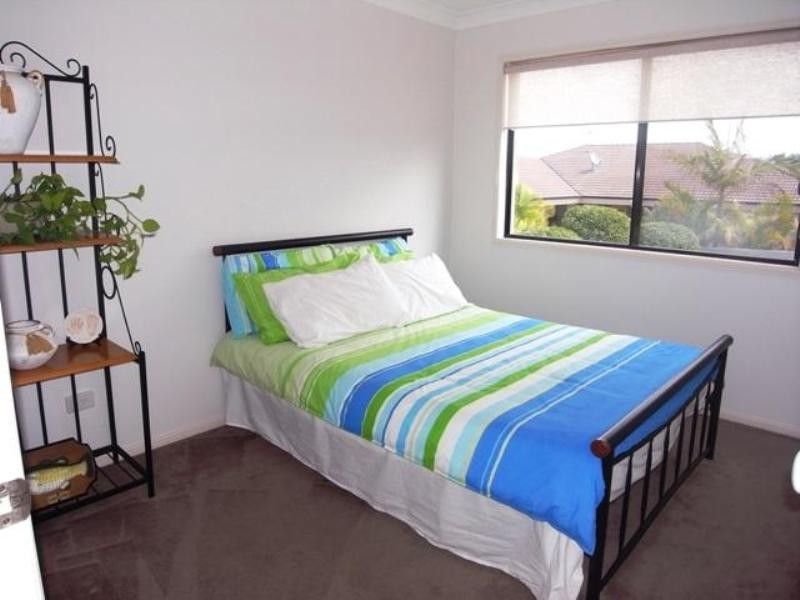 33 Edinburgh Road, Benowa QLD 4217