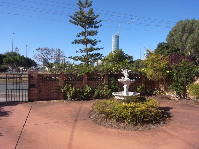 42 Verona Avenue, Isle Of Capri QLD 4217