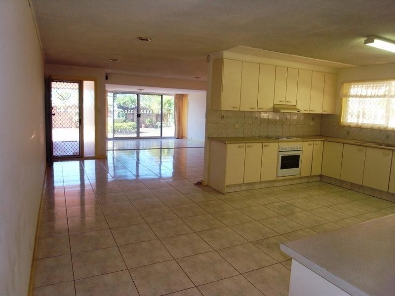 42 Verona Avenue, Isle Of Capri QLD 4217