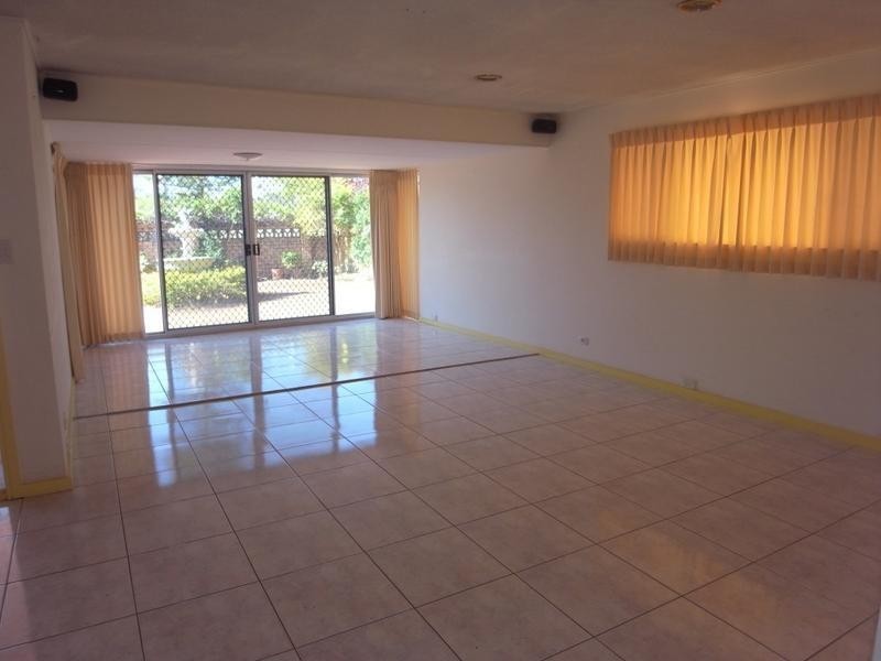 42 Verona Avenue, Isle Of Capri QLD 4217