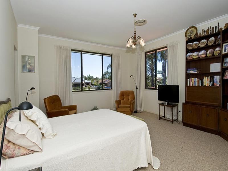 36 Claymore Crescent, Sorrento QLD 4217