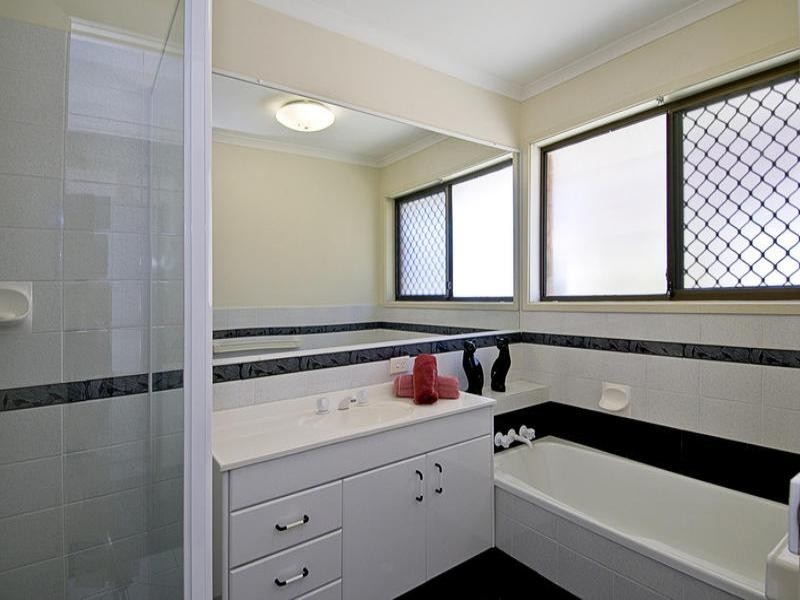 36 Claymore Crescent, Sorrento QLD 4217