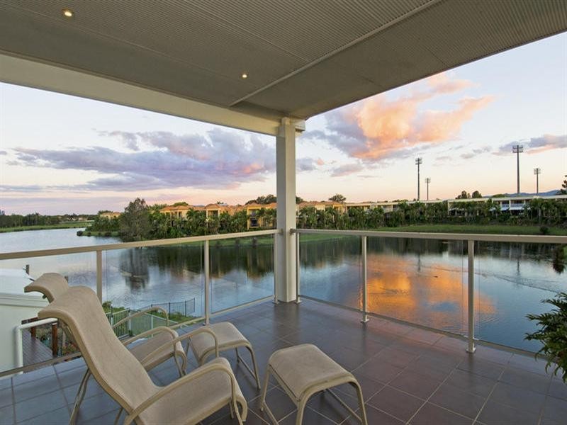 2/145 Palm Meadows Drive, Carrara QLD 4211